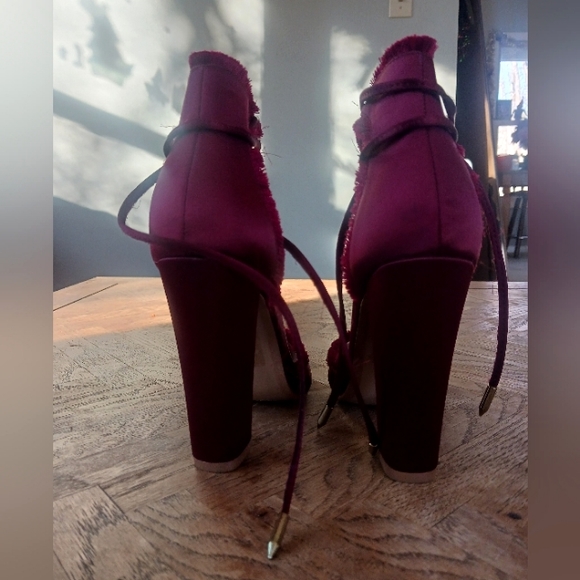 SHOE REPUBLIC LA WOMEN'S SIZE 8 BURGUNDY HEELS (4 1/2 INCH HEEL)❤️ - Picture 3 of 4